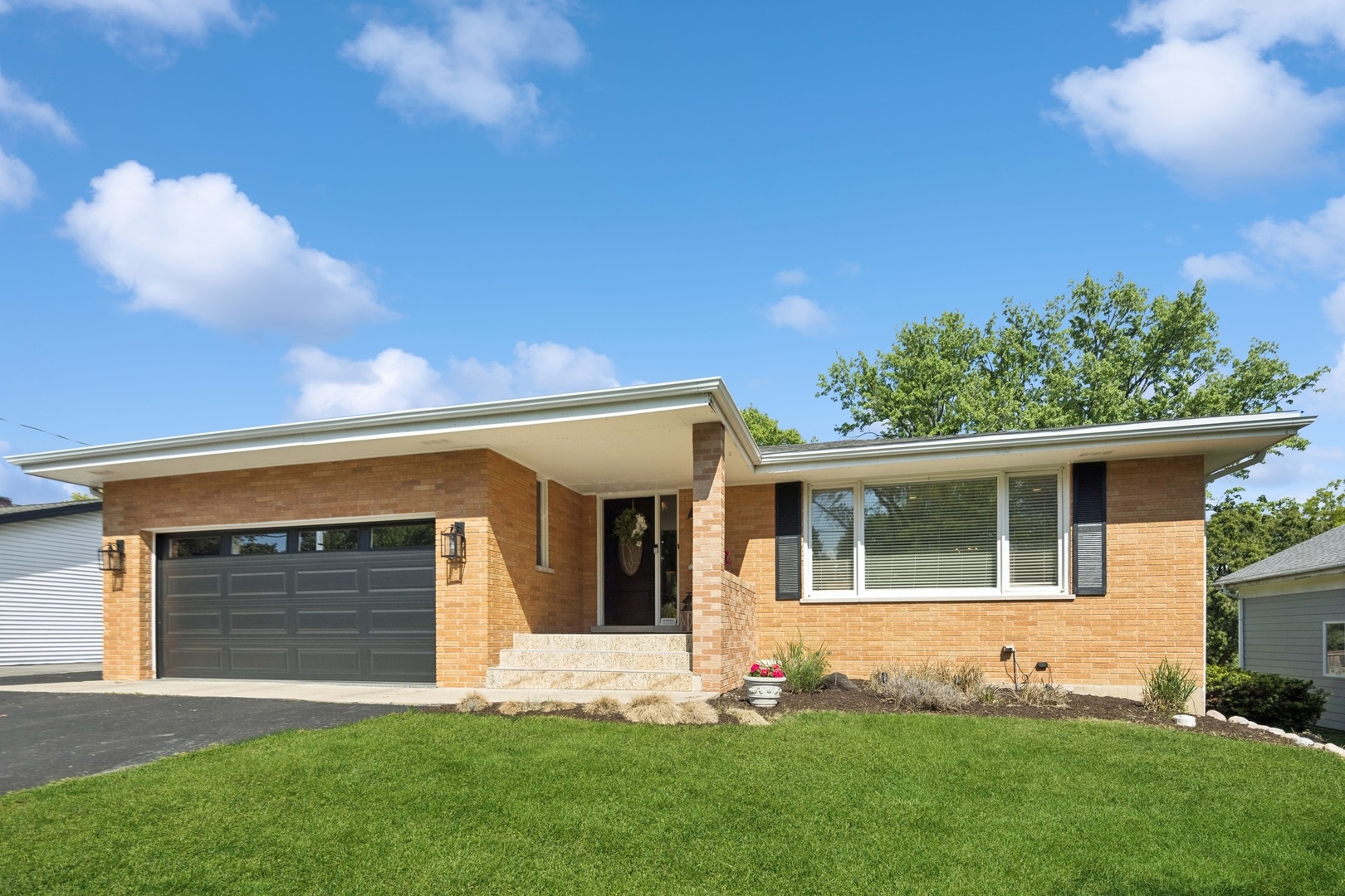 3941 Earlston Rd, Downers Grove, IL