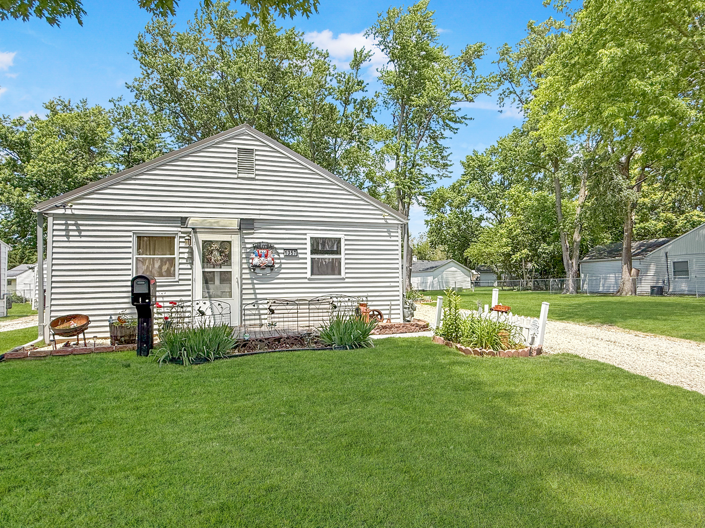 1357 Fairlawn Dr, Rantoul, IL