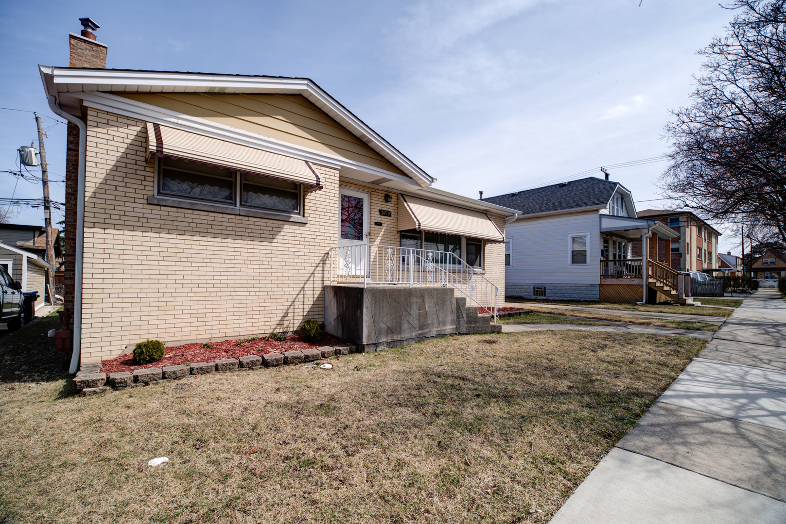 Recently sold home at 3219 N Oketo Ave in Chicago, Illinois