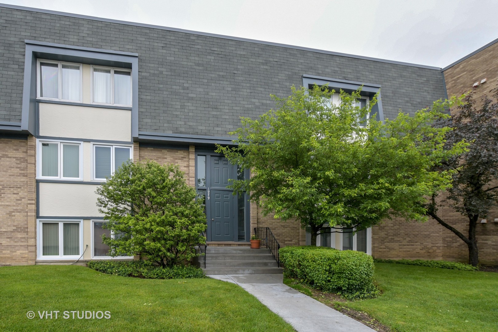 Recently sold home at 1979 Ammer Ridge Ct Unit 301 in Glenview, Illinois