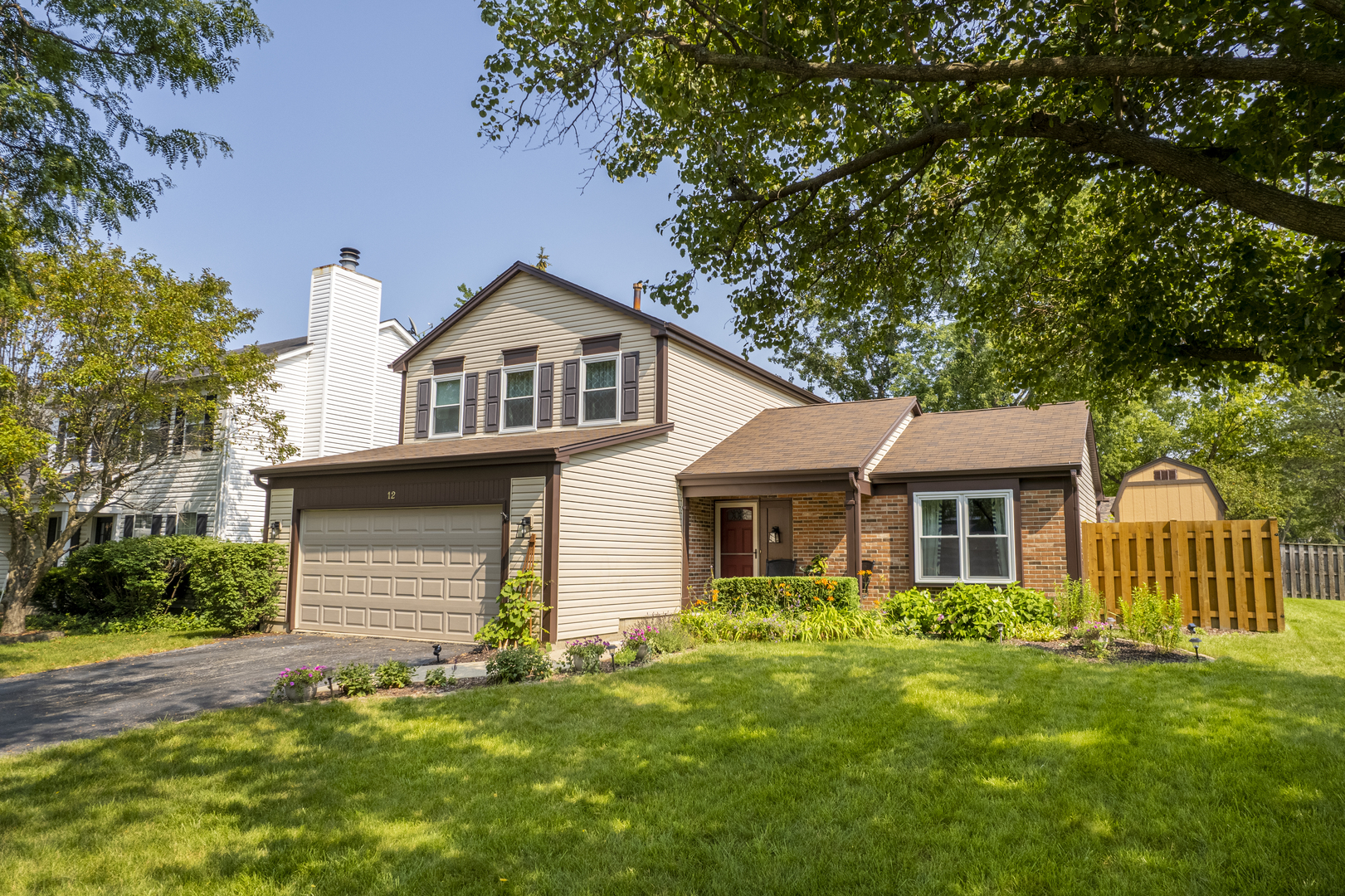 Recently sold home at 12 Sherwood Ct in Mundelein, Illinois