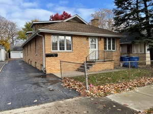 Recently rented home at 573 Chicago Ave Unit 2 in Highland Park, Illinois