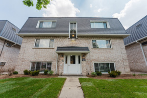 Recently rented home at 9966 Holly Ln Unit 2S in Des Plaines, Illinois