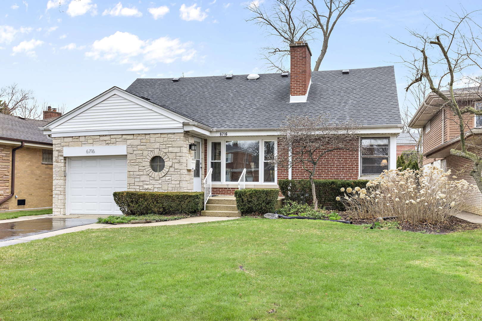 Recently sold home at 6716 N Ramona Ave in Lincolnwood, Illinois