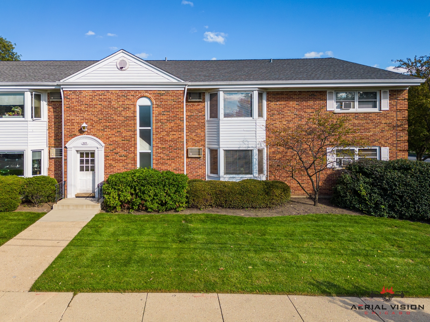Recently rented home at 205 N Ridge Ave Unit 1H in Arlington Heights, Illinois
