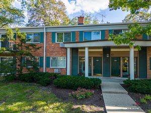 Recently rented home at 2407 S Goebbert Rd Unit 202 in Arlington Heights, Illinois